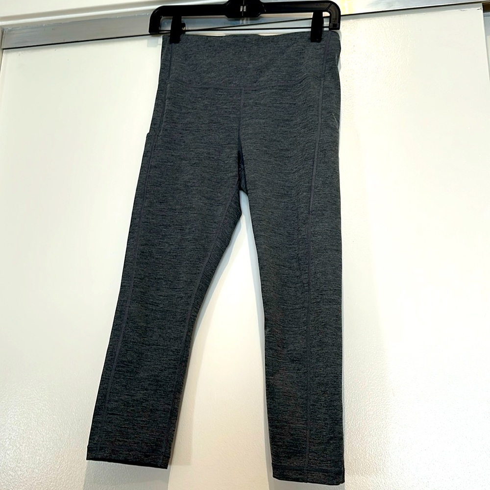 Athleta Stash/Capri workout pants. Gray size S